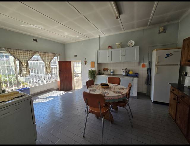 3 BEDROOM FREEHOLD FOR SALE IN REWLATCH